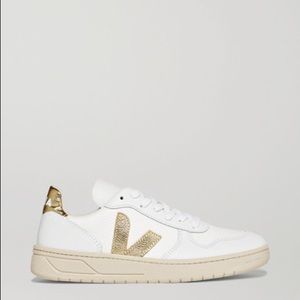 VEJA NET-SUSTAIN V-10 metallic-trimmed leather and mesh sneakers. Size US 10
